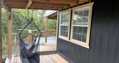 Off-Grid, Lakeside Tiny Home in Punta Gorda, Florida, Perfect for a Weekend Getaway