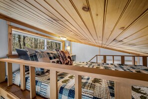 2 bedrooms, desk, WiFi, bed sheets - Relaxing Tiny House Surrounded by Trees for a Peaceful Escape in Nature in Mentone, Alabama (Mentone)