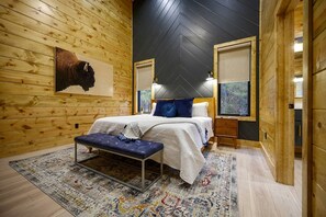 Room - Amazing Cabin Surrounded by Trees in Broken Bow, Oklahoma (Broken Bow)