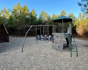Children’s area - Amazing Cabin Surrounded by Trees in Broken Bow, Oklahoma (Broken Bow)