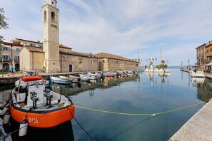 Marina - Apartment 'Luna' with Shared Terrace, Wi-Fi and Air Conditioning (Villafranca di Verona)