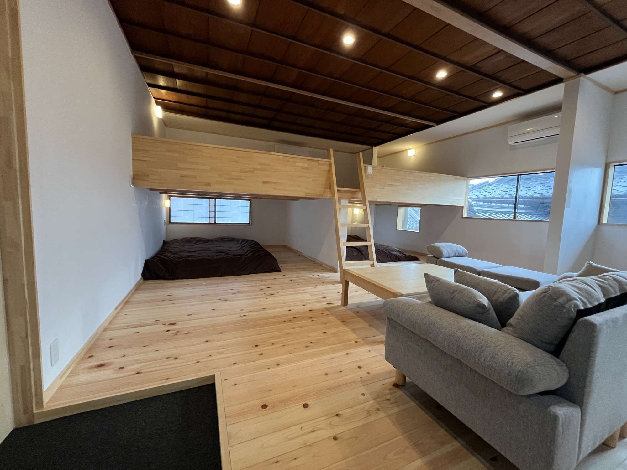 1 多间卧室、办公桌、WiFi、床单