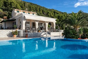 Pool - Studio Apartment 'Sunset Premium  NEW 1' with Sea View, Wi-Fi and Air Conditioning (Lefkada)