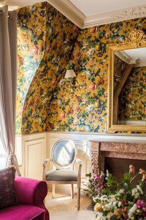 公寓 | 起居区 | 43-英寸智能电视（配备有线频道）、Netflix、流媒体服务