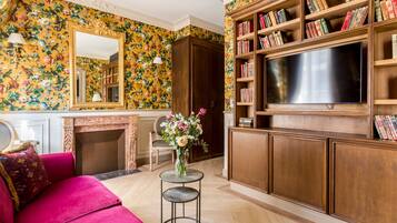 Apartment | Living area | 43-inch Smart TV with cable channels, Netflix, streaming services