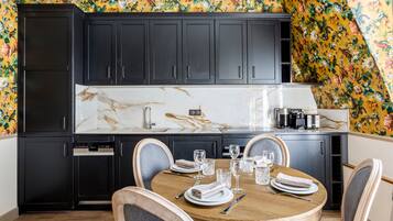 Apartemen | Dapur pribadi | Lemari es, microwave, oven, dan kompor