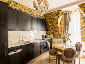 Apartment | Private kitchen - Merveil Signature Suite - Alfred (Paris)