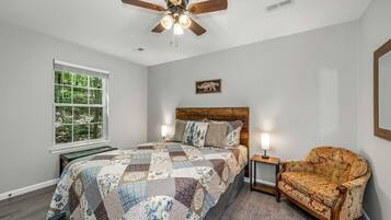 2 bedrooms, desk, iron/ironing board, WiFi
