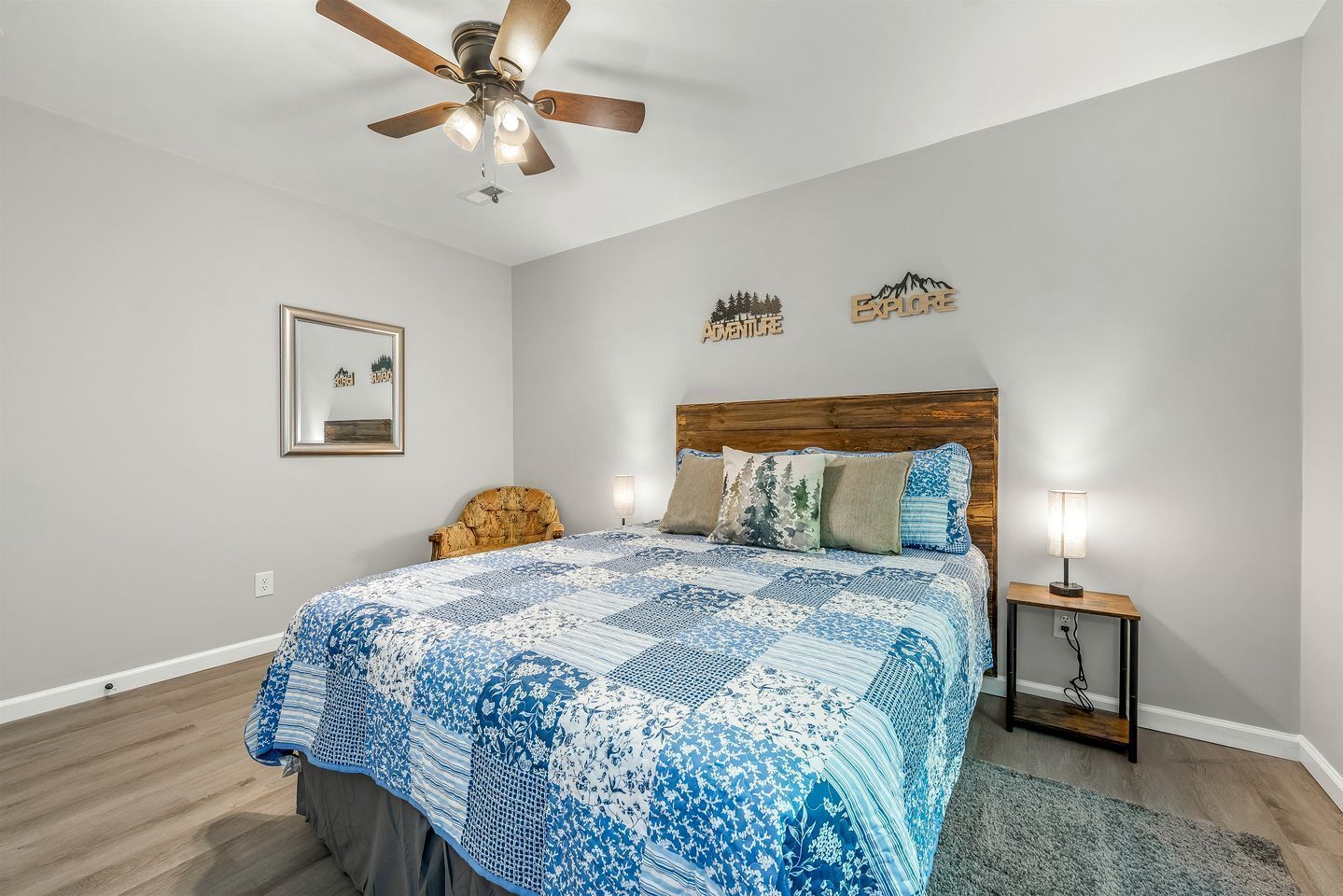 2 bedrooms, desk, iron/ironing board, WiFi