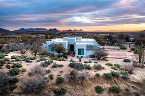 Exterior - Impressive Rental with Incredible Modern Interior in Arizona (Scottsdale)
