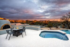 Outdoor dining - Impressive Rental with Incredible Modern Interior in Arizona (Scottsdale)