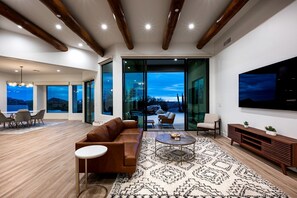 Living area - Impressive Rental with Incredible Modern Interior in Arizona (Scottsdale)