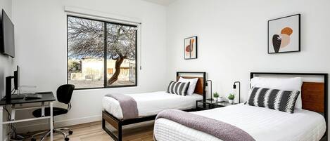 1 bedroom, bed sheets