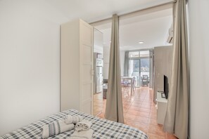 Iron/ironing board, WiFi, bed sheets - Vacation Studio 'Vv Velero' with Mountain View, Wi-Fi and Air Conditioning (Puerto de Mogán)