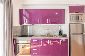 Refrigerador, horno, placa de cocina, cafetera/tetera