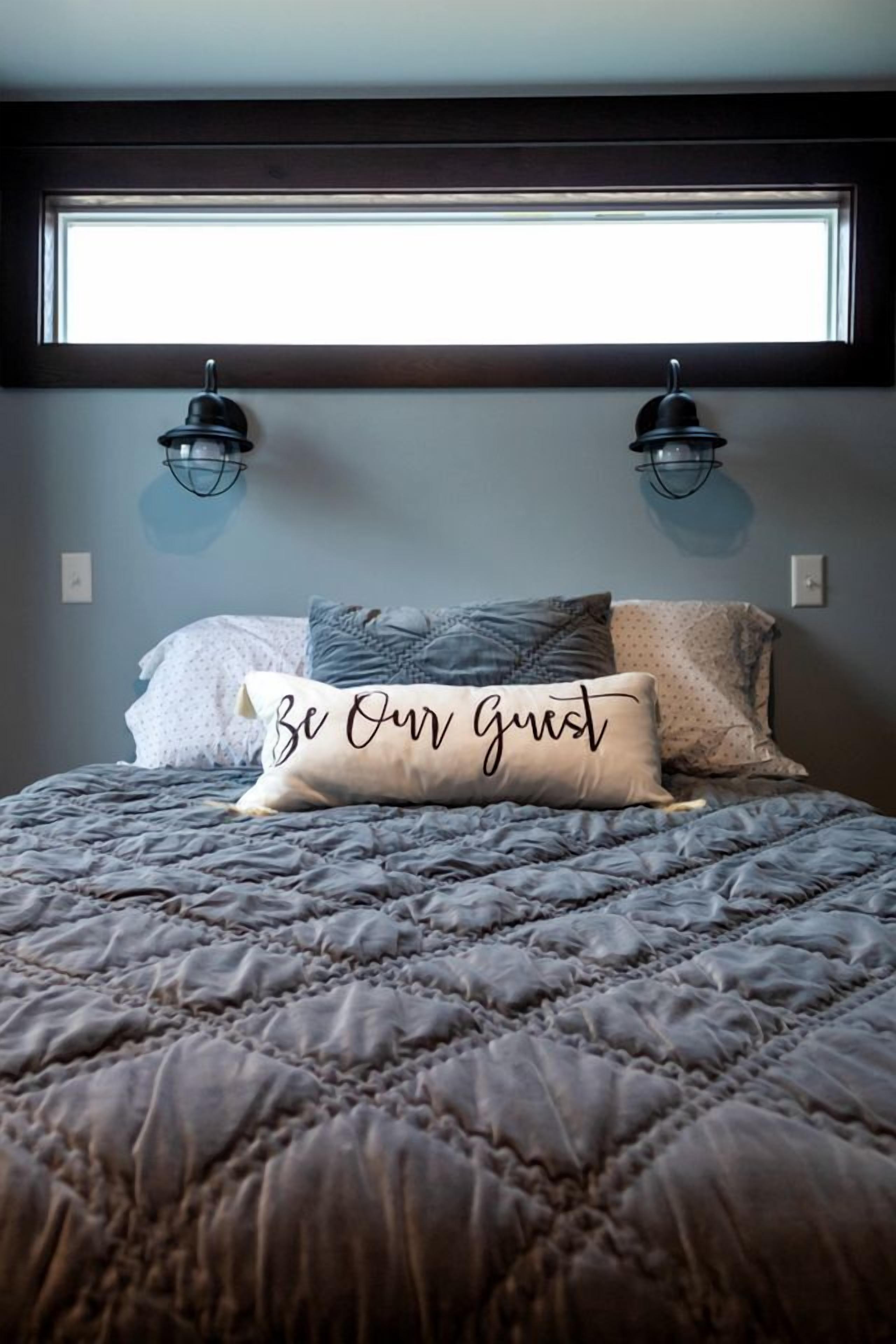 2 bedrooms, desk, WiFi, bed sheets