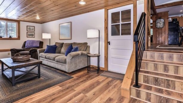 Smart TV, books - Stepaway Vacation Rentals-Sayner at It's finest! (Sayner)