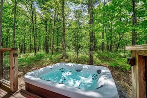 Bañera de hidromasaje al aire libre