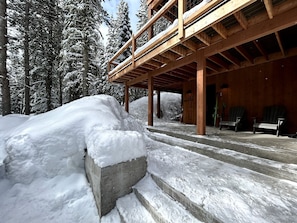 Property grounds - Mountain Cabin with Elegant Chic Interior and Deck in Montana (Bozeman)