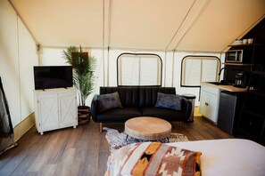 Unclassified image, 2 of 34, button - Deluxe Safari Tent with Indoor Jacuzzi in Kentucky (Cadiz)