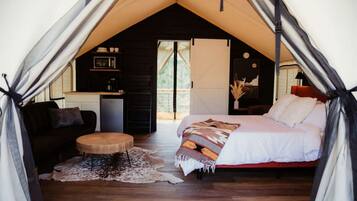 1 bedroom, desk, WiFi, bed sheets