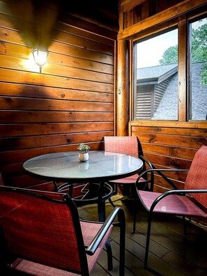 Dining - Idyllic Mountain Retreat with Spa, Pool and Deck in Tennessee (Pigeon Forge)