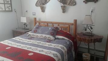1 bedroom, desk, WiFi, bed sheets