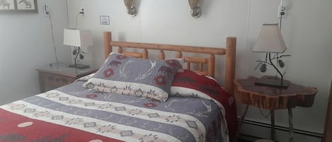 1 bedroom, desk, WiFi, bed sheets