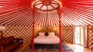 1 bedroom, desk, WiFi, bed sheets