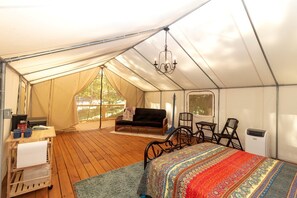 1 bedroom, desk, WiFi, bed sheets