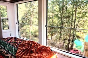 2 bedrooms, WiFi, bed sheets - Outstanding Forest Container with Water Views and BBQ in Texas (Grimes County)