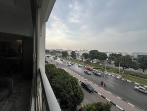 المنطقة المحيطة بالمنشأة