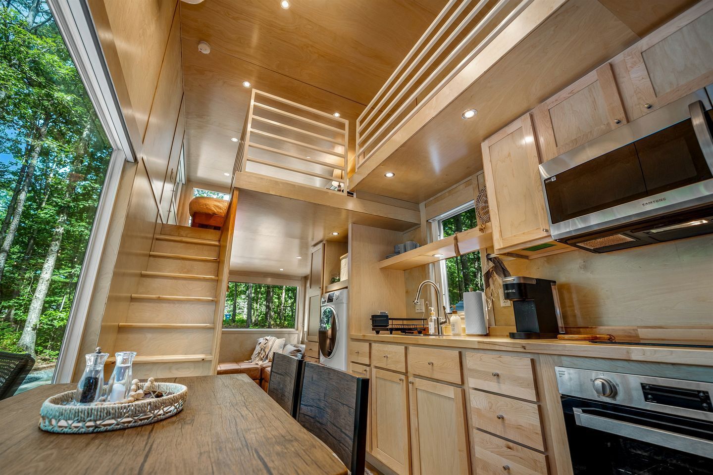Fridge, microwave, oven, coffee/tea maker