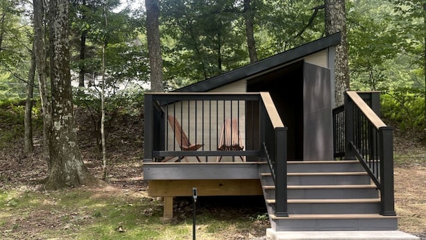Property grounds - Rural Cabin with Little Private Deck and Fire Pit in Pennsylvania (Benton)