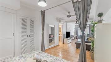 Iron/ironing board, WiFi, bed sheets