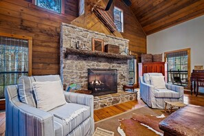 Televisión y chimenea 