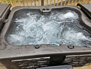 Bañera de hidromasaje al aire libre