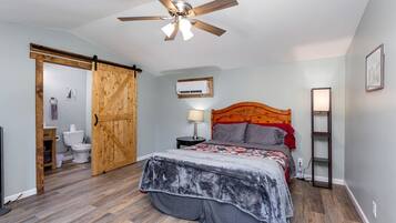 1 bedroom, desk, iron/ironing board, WiFi