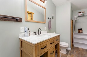 Jetted bath, hair dryer, towels, toilet paper - Quaint Secluded Cottage with Private Hot-Tub Incredible for a Weekend Getaway at Hocking Hills in Ohio (Logan)