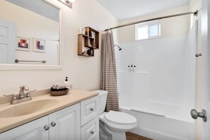 A bathroom with a sink, toilet, and shower. - Yucca Valley Wonderland: Embark on a Unique Desert Adventure (Yucca Valley)