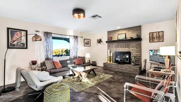 TV, fireplace, stereo