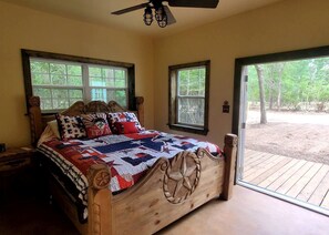 3 bedrooms, in-room safe, iron/ironing board, WiFi