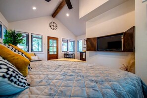 Room - Beautiful Treehouse Glamping Site, Near Magnolia, Texas (Elm Mott)