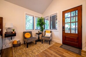 Interior - Beautiful Treehouse Glamping Site, Near Magnolia, Texas (Elm Mott)
