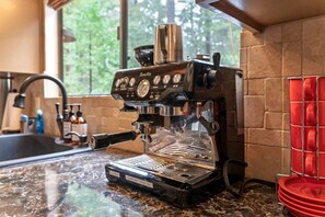 Fridge, microwave, oven, stovetop - Pinecone Cottage with Hot Tub, Firepit, Espresso in Arnold, California (Dorrington)