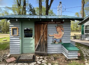 Exterior detail - Delightful Secluded Cabin in Riverside, Wyoming (Riverside)