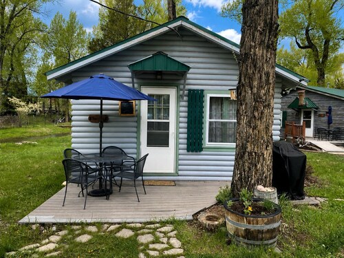 Delightful Secluded Cabin in Riverside, Wyoming