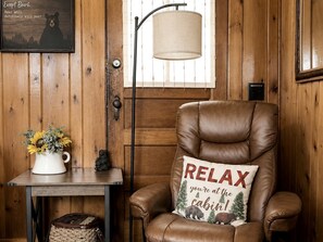 Interior - Delightful Secluded Cabin in Riverside, Wyoming (Riverside)