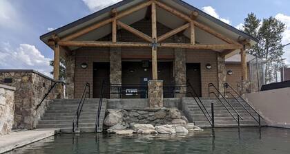 Delightful Secluded Cabin in Riverside, Wyoming