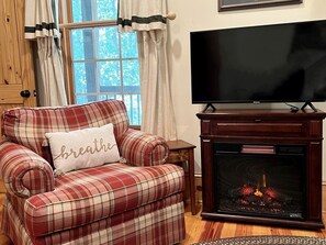 Fernseher, Kamin, DVD-Player